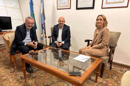 De la Torre, Curestis y Arietto, cuando anunciaron la conformación del nuevo bloque libertario en el Senado bonaerense