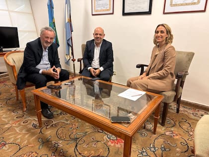 De la Torre, Curestis y Arietto, cuando anunciaron la conformación del nuevo bloque libertario en el Senado bonaerense