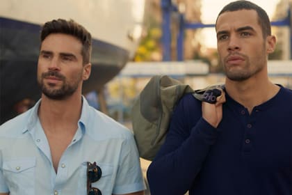 De la Torre y Jesús Mosquera en una escena de la serie que los lanzó a la fama