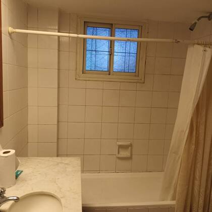 De la ventana del baño del hotel llegó el grito "Abrila, dale, abrila", que asustó a Cristian