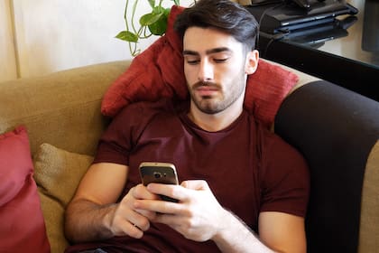 De las 13.000 denuncias de sextorsión financiera que el FBI recibió entre octubre de 2021 y marzo de 2023, la gran mayoría eran menores