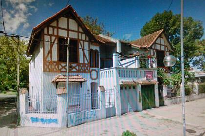 De las casas normandas gemelas, en 16 y 62, ya queda solo una