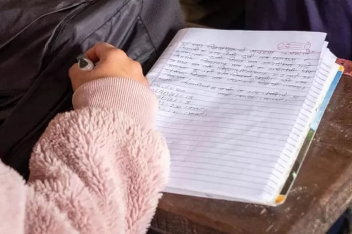 De los 273 miembros de la etnia kusunda, solo una de ellas lo habla de modo fluido. Ahora tratan de revertir eso en una pequeña escuela (Foto: BBC EILEEN MCDOUGALL)