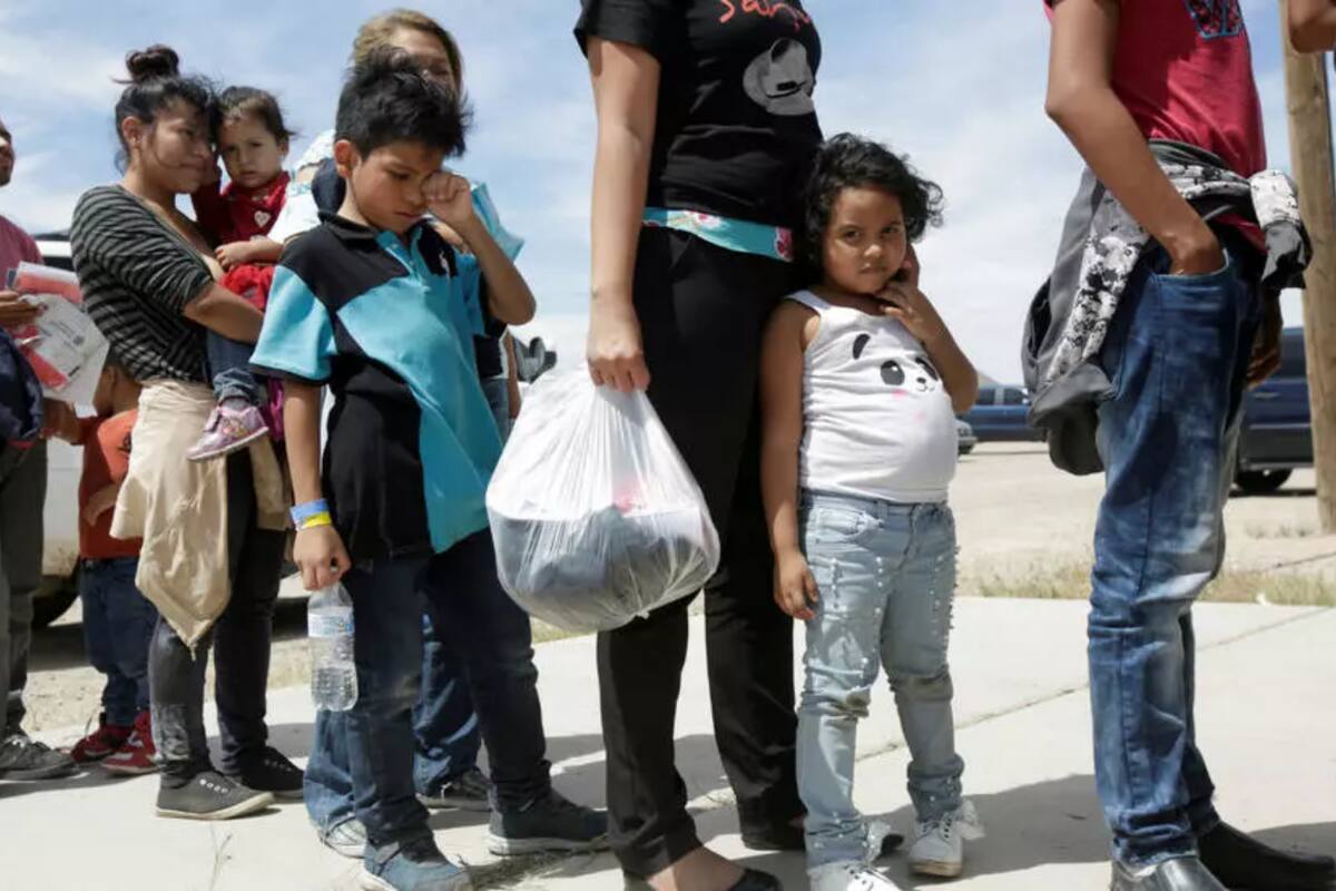 De los 28 niños que llevaban más de 500 días bajo custodia de ICE en noviembre de 2020, 6 fueron deportados hasta el 1 de febrero