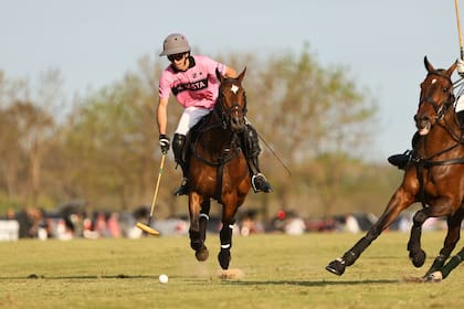 De los tres tantos que consiguió Antonio Heguy, uno fue un largo cogote rasante; Ellerstina-Indios Chapaleufú mejoró, pero necesita consolidarse en la temporada.
