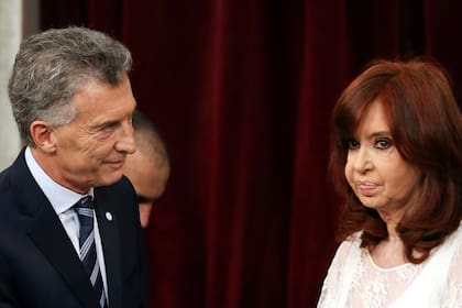 Mauricio Macri y Cristina Kirchner en el traspaso de 2019