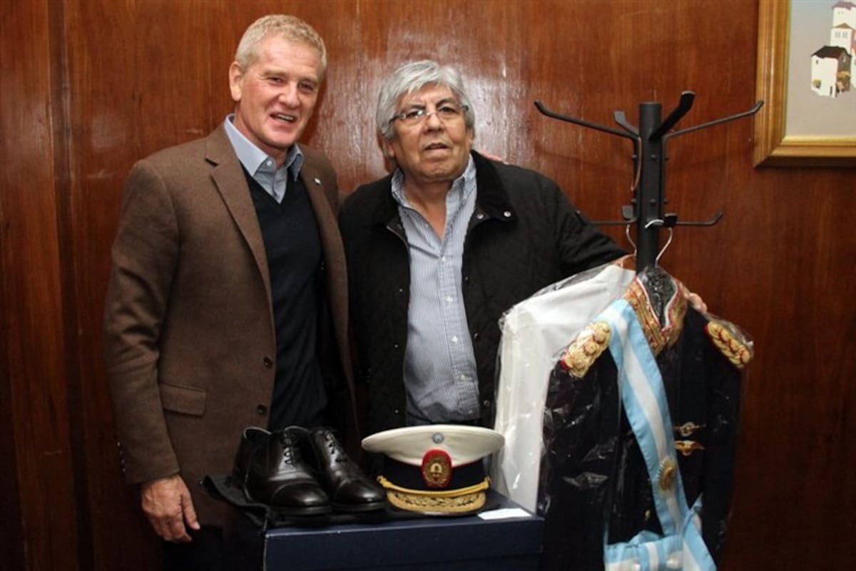 De Narváez, Moyano y el uniforme de Perón