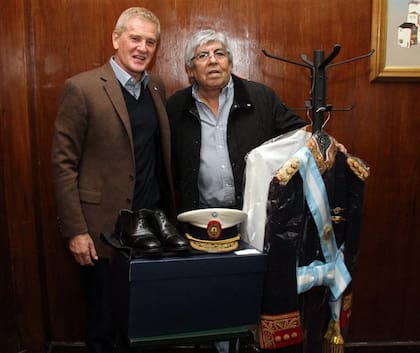 De Narváez, Moyano y el uniforme de Perón