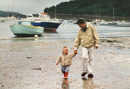 De niño, en Francia y de la mano de su padre