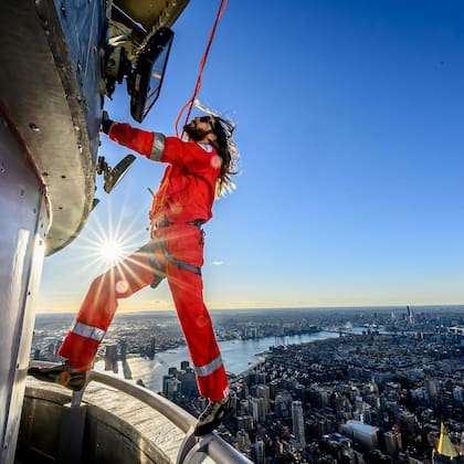 “De niño quería ser un artista y Nueva York es el lugar al que vienes para ser un artista. Y el Empire State Building siempre fue ese símbolo para mí”, reflexionó el cantante.