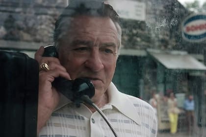 De Niro es Frank Sheeran, sicario del crimen organizado en Estados Unidos