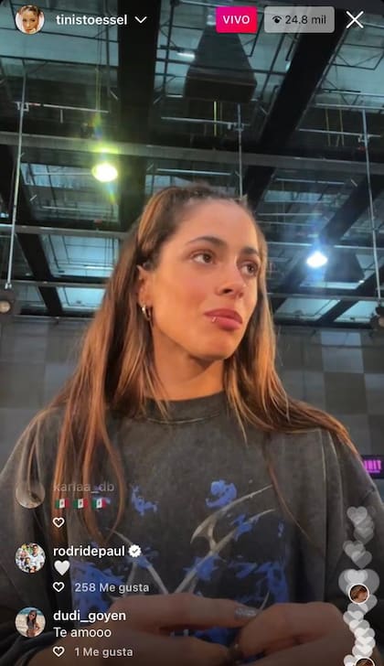 De Paul le dejó un corazón a Tini durante un vivo de Instagram (Foto: Captura de video)