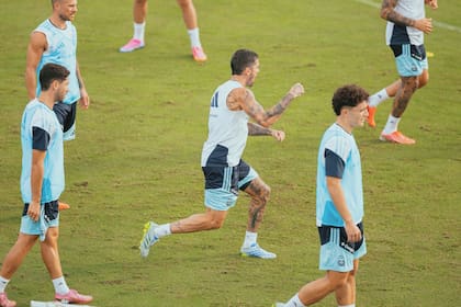 De Paul y una arenga en medio del entrenamiento: uno de los referentes del plantel argentino