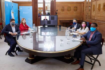 De Pedro, Batakis y Chodos con los representantes del FMI