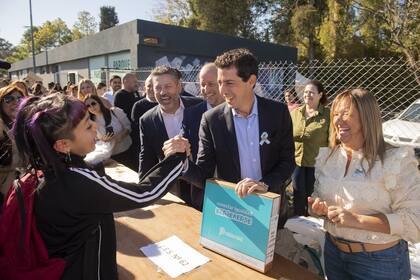 De Pedro, el jueves, en Merlo, con los hermanos Gustavo y Karina Menéndez, e Insaurralde