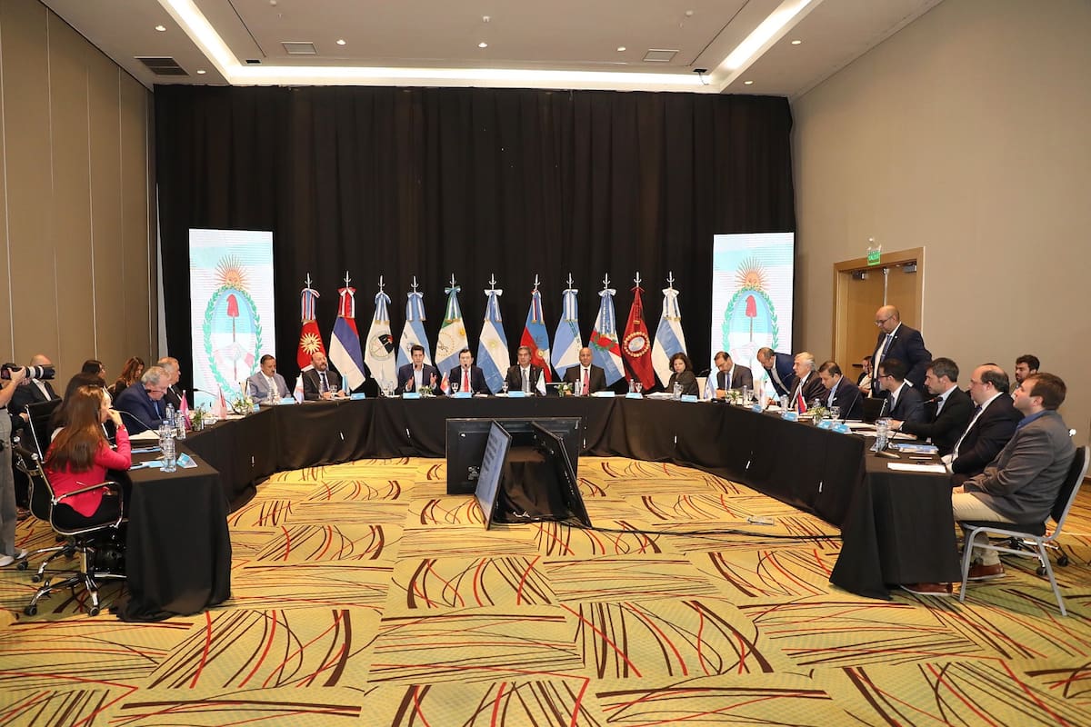 De Pedro junto a los gobernadores del Norte Grande, que se reunieron hoy en Chaco