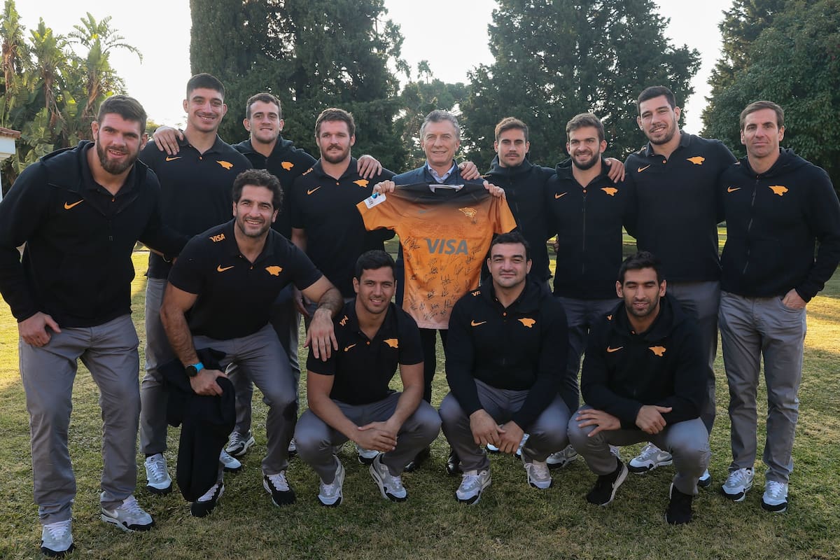 De pie, Marcos Kremer, Tomás Lavanini, Emiliano Boffelli, Julián Montoya, Joaquín Díaz Bonilla, Ramiro Moyano, Guido Petti Pagadizábal y Gonzalo Quesada; en la línea inferior, Juan Manuel Leguizamón, Matías Moroni, Agustín Creevy y Matías Orlando; en el centro, Mauricio Macri.