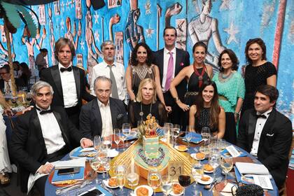 De pie: Sebastián Braun, Max Gómez Canle, Cecilia Perazzo, Santiago Fontán Balestra, Jimena Leiguarda, Paola Repetur de Elverdin y Teodelina Detry. Sentados: Eduardo Mallea,
Emilio Ocampo, Alejandra Hoeffner, María Florencia Machinea y Santiago Castro Píccolo