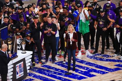De posar para ‘Playboy’ a dueña de Los Angeles Lakers: cómo Jeanie Buss se convirtió en la mujer más poderosa del deporte en EEUU