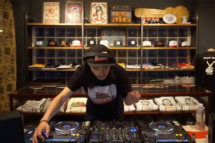 De propuestas nacionales a internacionales, una guía de DJ sets y shows para no perderse entre la oferta online que surgió con la cuarentena