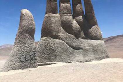 De Punta a Vietnam, cinco esculturas que rinden tributo a la extremidad superior de cinco dedos