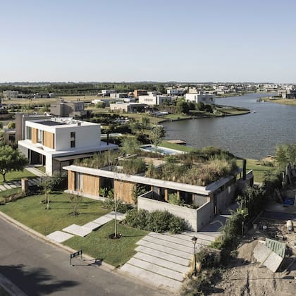 De Raíz Paisajismo diseñó los espacios exteriores.