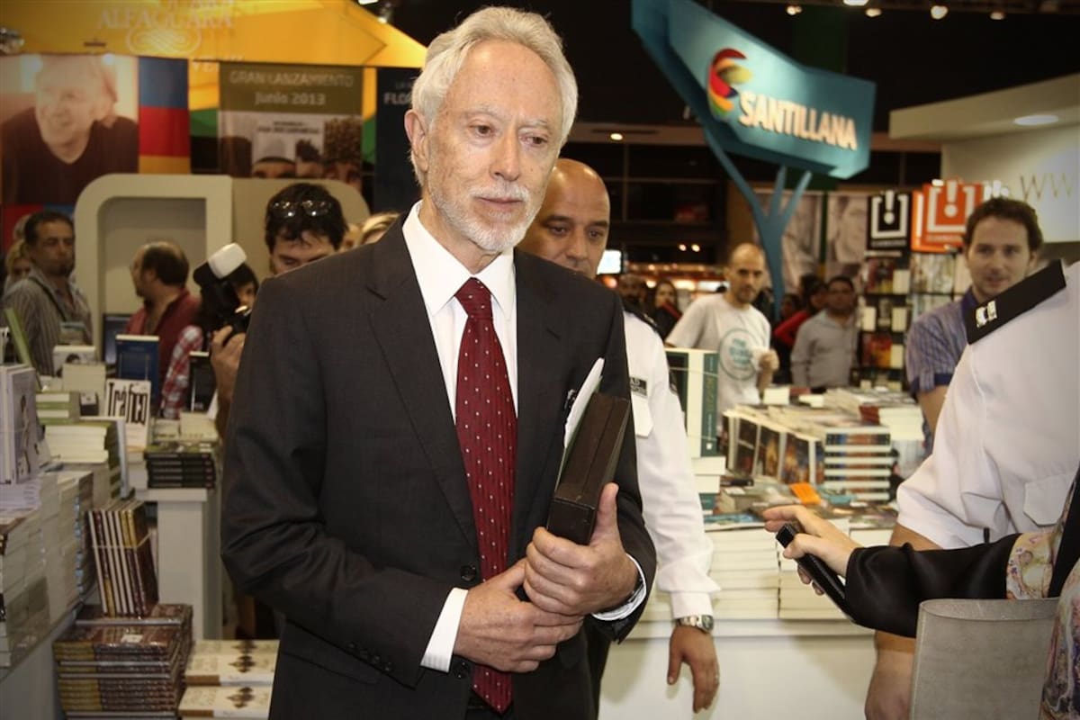 De recorrida por la feria, Coetzee firmó ejemplares a sus lectores