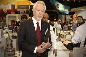 De recorrida por la feria, Coetzee firmó ejemplares a sus lectores