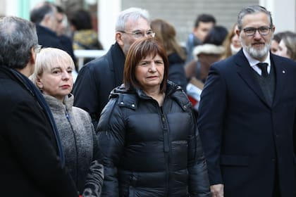 De regreso de Oxford, Patricia Bullrich participó hoy en el acto homenaje a las víctimas del atentado a la AMIA