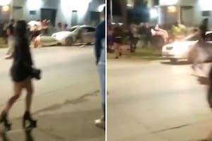 De repente, el conductor del Corolla decidió retirarse del lugar a toda velocidad, salió arando con el rodado, y realizó una maniobra riesgosa: giró en U en medio de un tumulto de gente que tenía a su alrededor