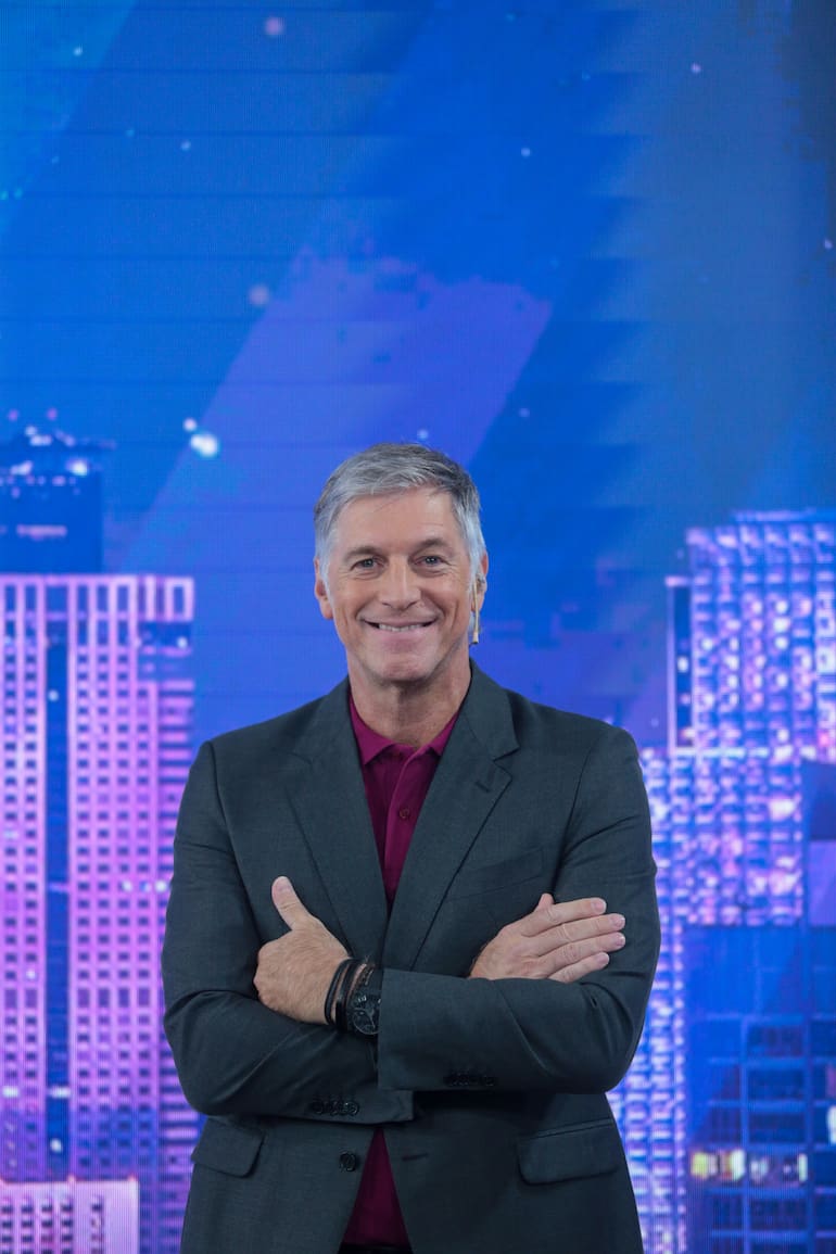 De sus comienzos como modelo a convertirse en un experimentado conductor y periodista, Horacio Cabak siempre manejó con sobriedad su trayectoria en los medios de comunicación