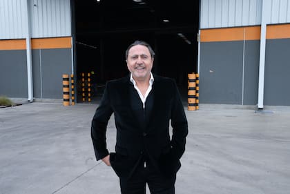 De un pequeño taller a una compañía regional, Pablo Ostapovich es el primer protagonista de Constructores.
