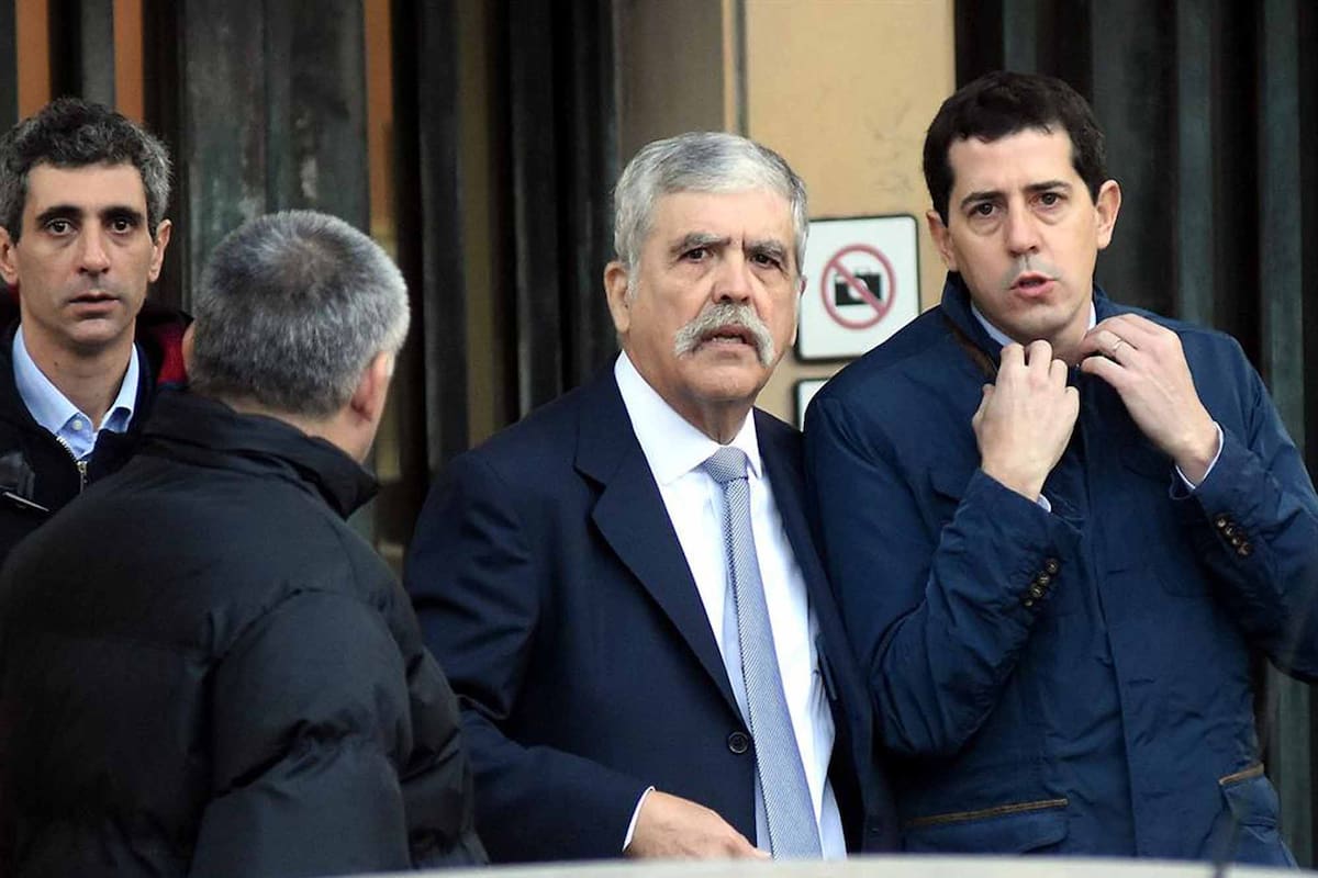 De Vido y "Wado" de Pedro; atrás, Roberto Baratta; cuando el dirigente camporista pasó por el despacho de Bonadio