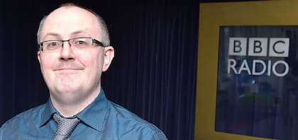 Dean Burnett ha sido invitado a varios programas de la BBC y escribió artículos para la revista Science Focus