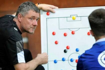 Dean Ramsdale, el entrenador que quedó en la mira en el Manchester City