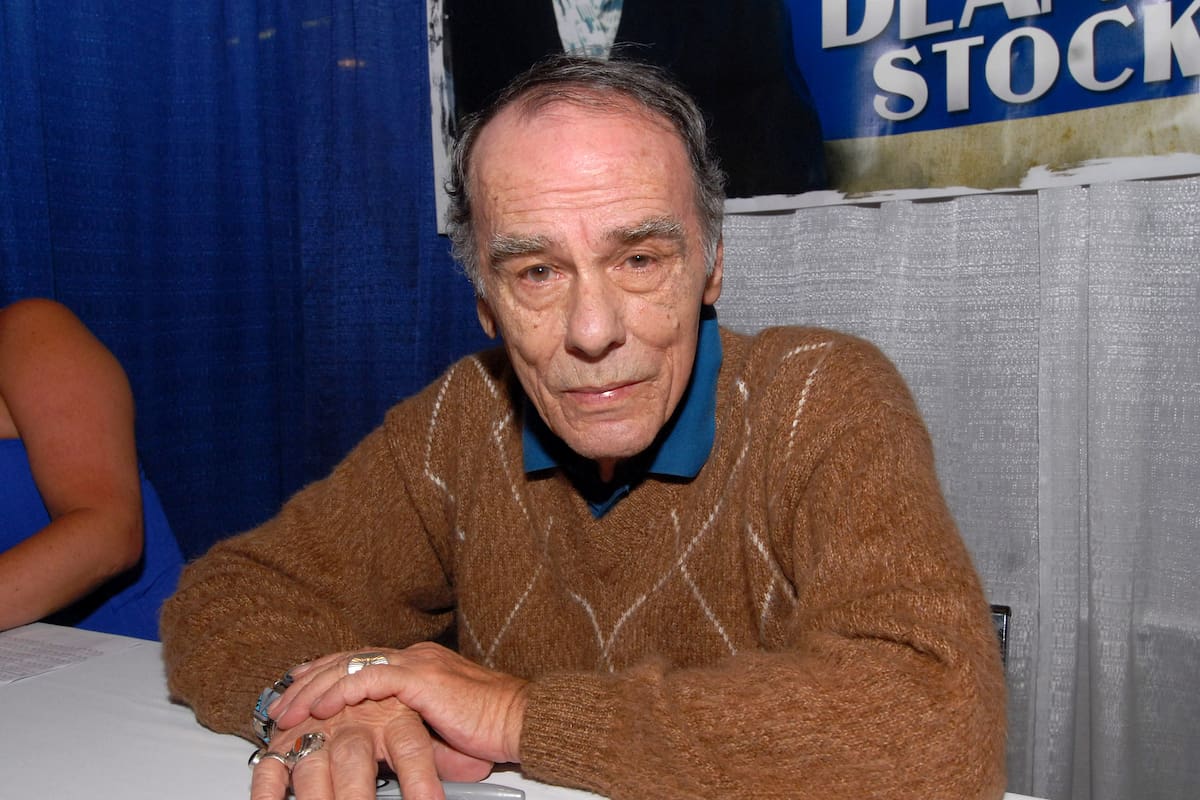 Dean Stockwell en 2012, firmando autógrafos en la Comic Con de Chicago