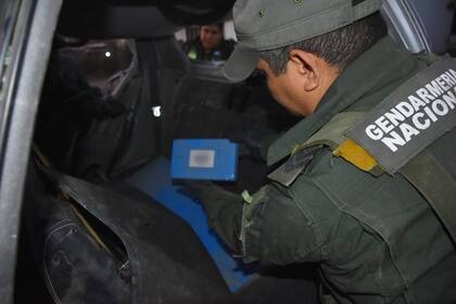 Debajo de los asientos de una camioneta fueron encontrados más de 193 kilos de cocaína