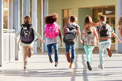 Debandados porque están muy acostumbrados en los colegios a las actividades dirigidas y regladas, incluso en casa los niños suelen estar mucho tiempo en pantallas sin interactuar con otros presencialmente