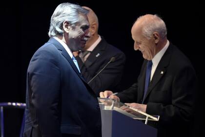 La sonrisa entre Alberto Fernández y Roberto Lavagna