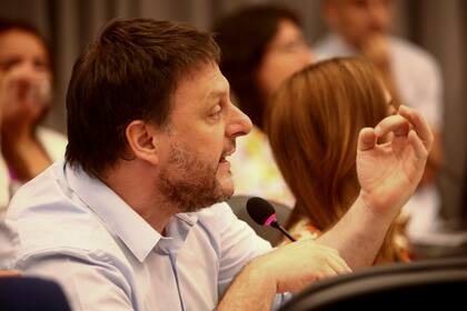 Debate en Diputados sobre la “ley ómnibus” con las presencia del ministro del Interior Guillermo Francos. Reacciones durante un acalorado cruce entre Francos y Santoro