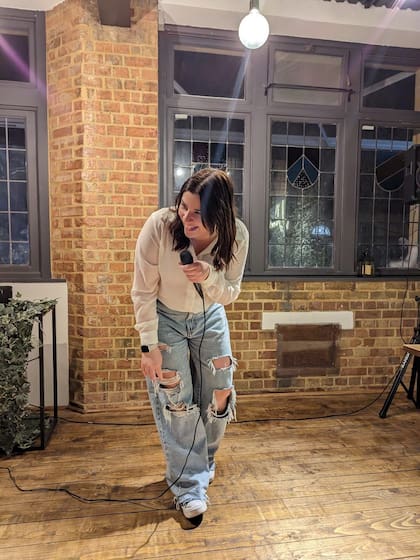 Debbie Frascino, en Vela Brasserie, el restaurante del futbolista Maxi López y el rugbier Agustín Creevy en Londres.