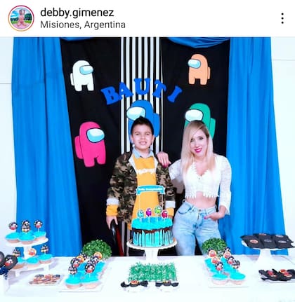 Debby tiene un hijo de 7 años, con quien comparte todos sus momentos especiales