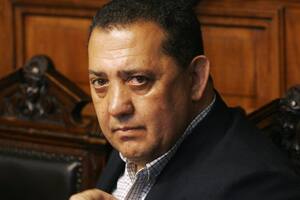 Debe seguir detenido a la espera del juicio oral y público