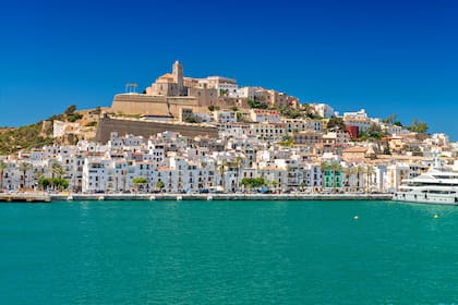 "Debemos estar allí donde nos sentimos bien, en mi caso acá, en la isla bonita", dice Silvana, desde la isla blanca de Ibiza.