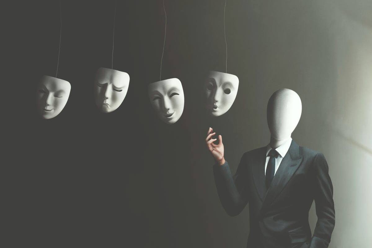 Debemos tratar a los demás como personas reales y ser nosotros también personas reales, con virtudes y defectos