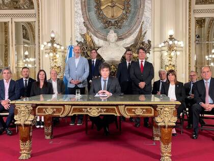 "Debería ser este un momento de reflexión sensata del punto en que estamos como argentinos todos y de la necesidad de cambiar el modelo de los últimos más de 50 años, que, reitero y todos sabemos, ha fracasado"