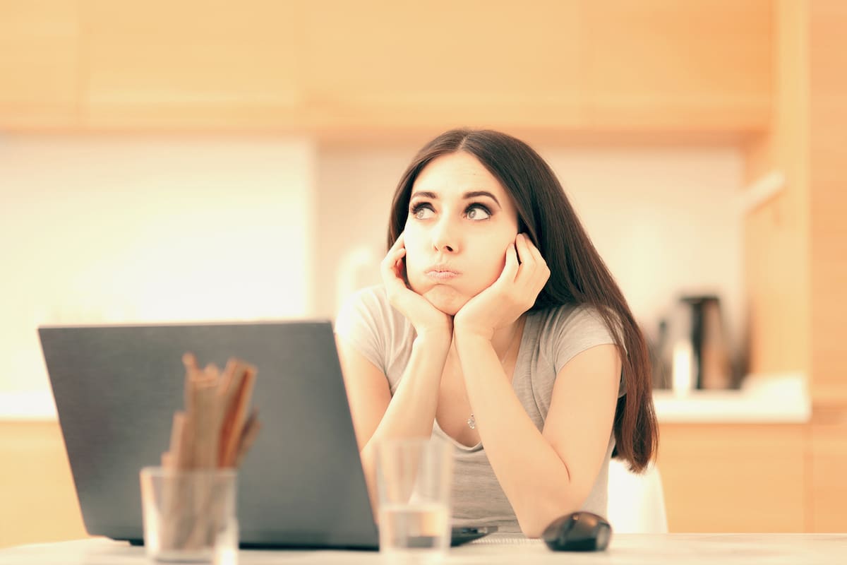 Debido a la falta de dopamina, quienes padecen de TDAH suelen pasar grandes períodos de tiempo laboral procrastinando