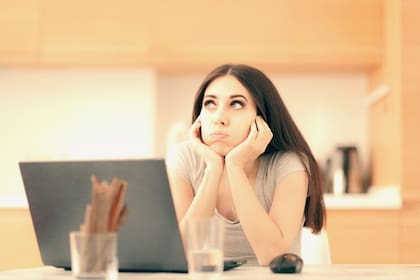 Debido a la falta de dopamina, quienes padecen de TDAH suelen pasar grandes períodos de tiempo laboral procrastinando