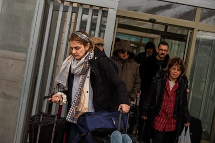 Debido a la guerra, muchos iraníes huyen a través de Turquía