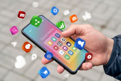 Debido a los nuevos controles migratorios, como la verificación del historial de las redes sociales, las embajadas y consulados estadounidense enfrentan fuertes demoras